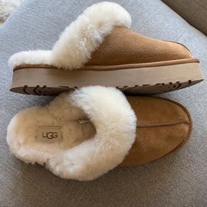 Ugg platform slipper